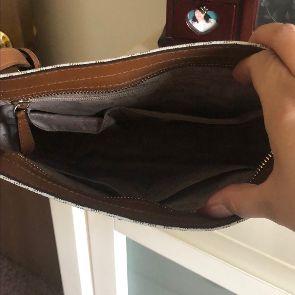 Michael Kors Cross body purse - Picture 2 of 3